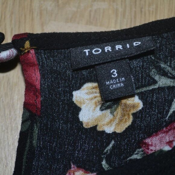 Torrid baby doll keyhole front black floral Spring gauze long sleeve tunic top - Picture 2 of 8